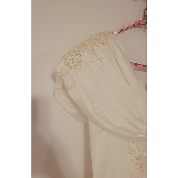 Vintage Off Shoulder Wedding Dress - Picture 3 of 9